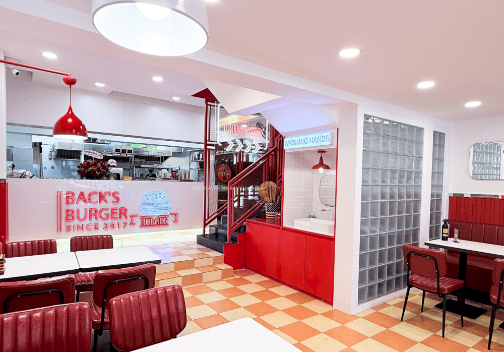 Though not very spacious, the two-story Back's Burger offers a warm and cozy atmosphere (Source: Atrahi Design - Thiết kế cafe kids)